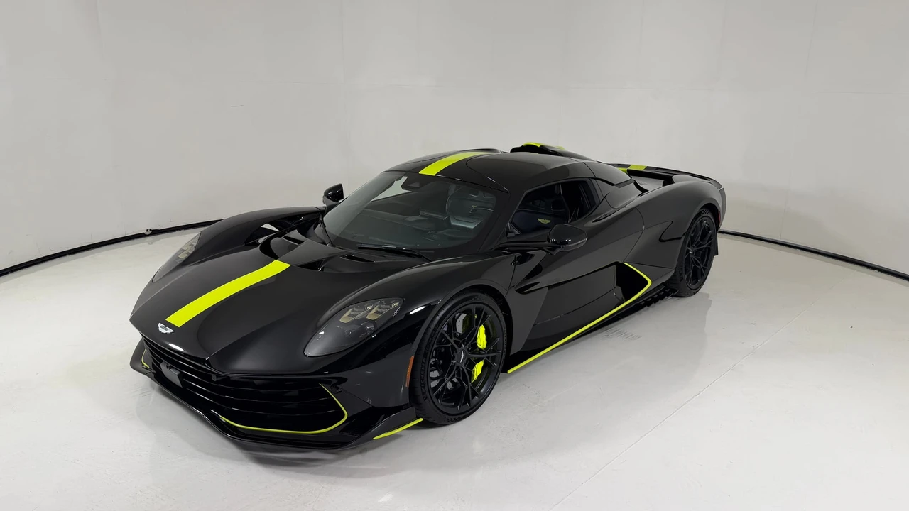 2026 Aston Martin Valhalla - Image 20 of 31