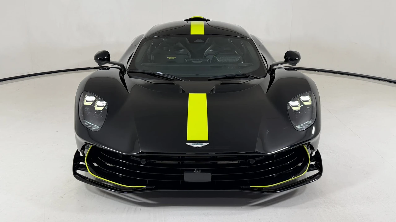 2026 Aston Martin Valhalla - Image 23 of 31