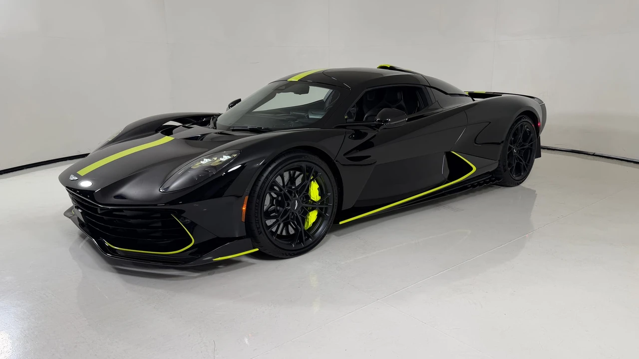 2026 Aston Martin Valhalla - Image 19 of 31