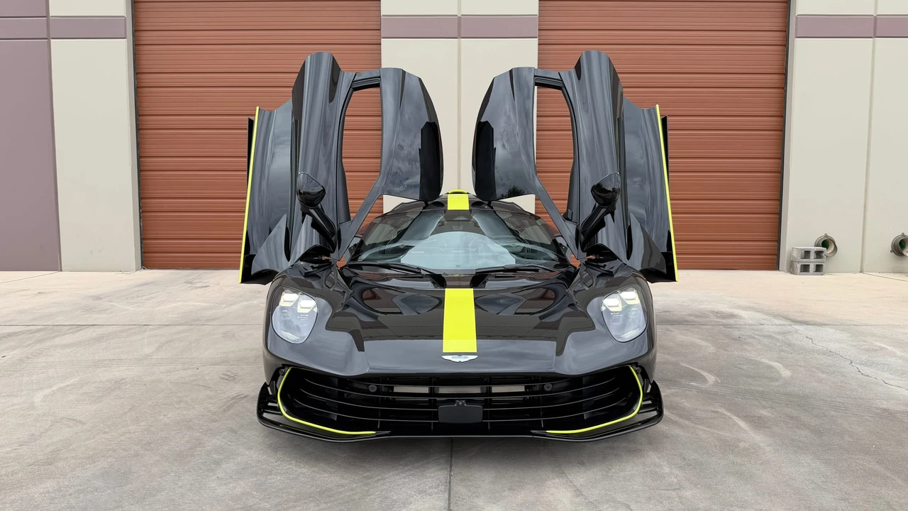 2026 Aston Martin Valhalla - Image 5 of 31