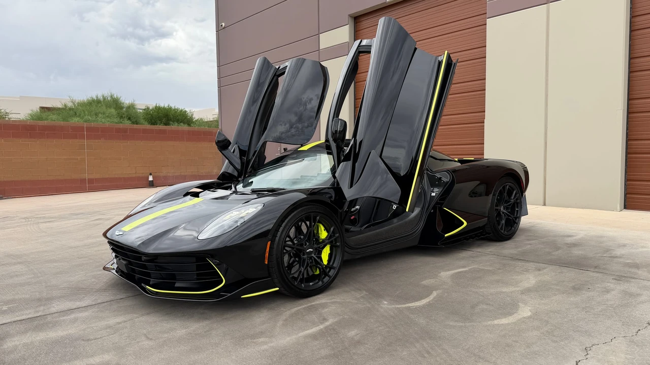 2026 Aston Martin Valhalla - Image 7 of 31