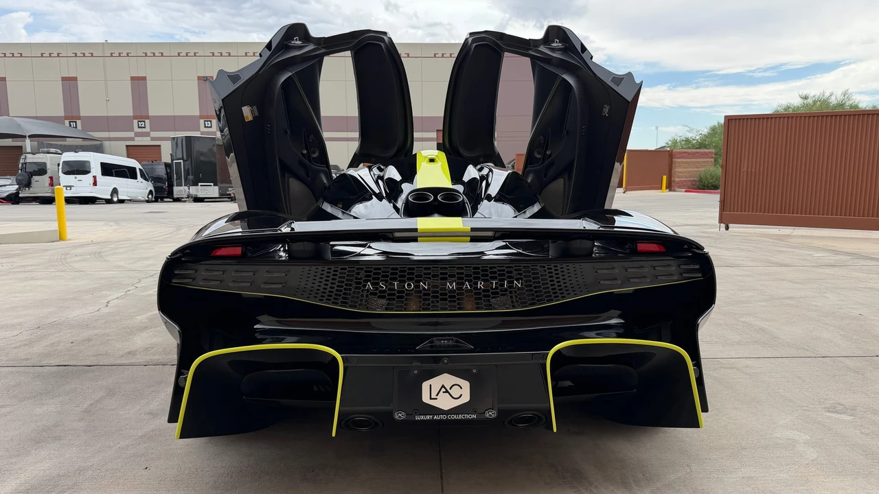 2026 Aston Martin Valhalla - Image 13 of 31