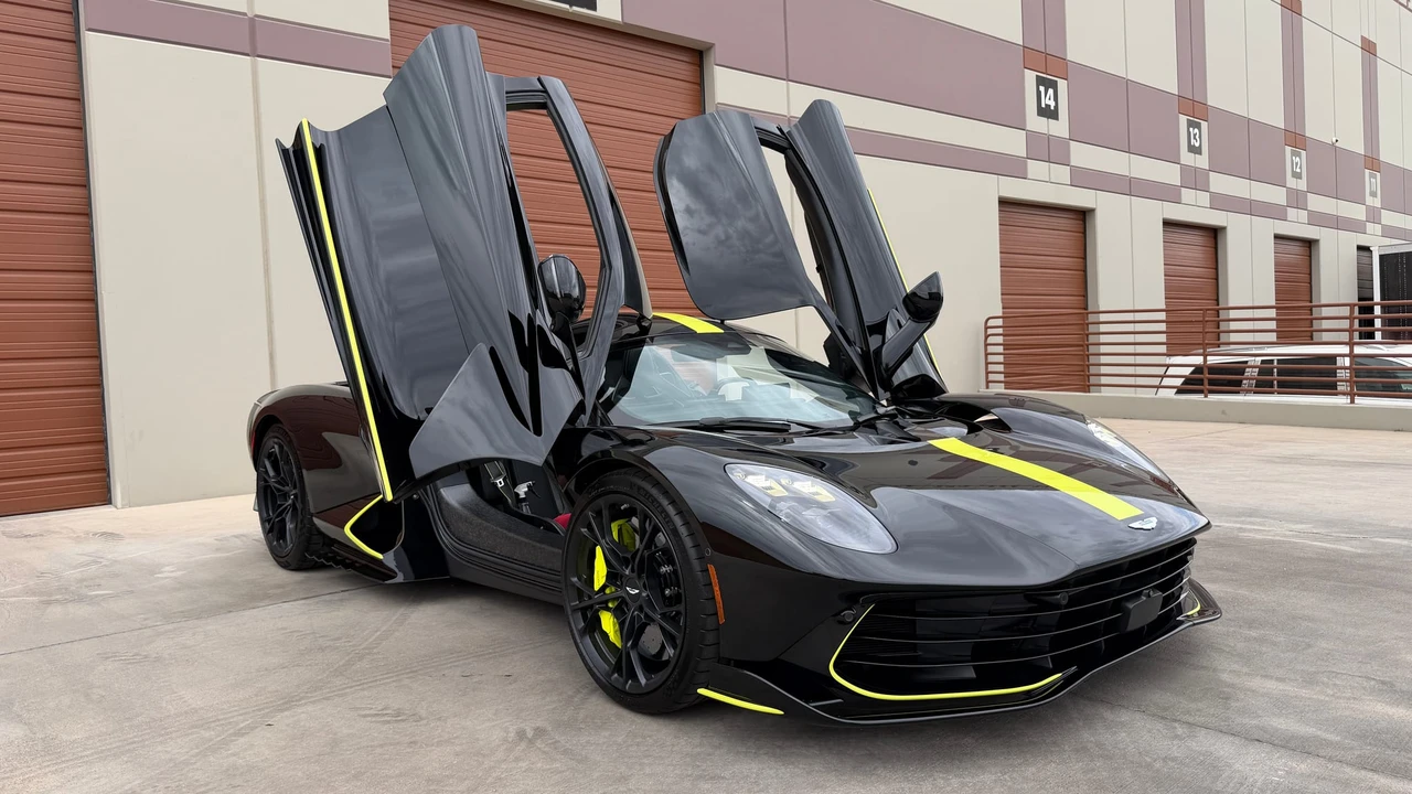 2026 Aston Martin Valhalla - Image 2 of 31