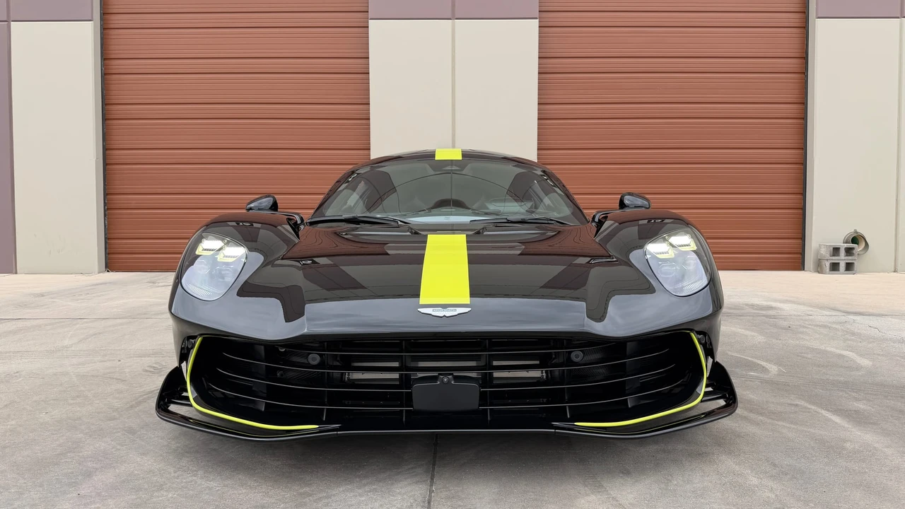2026 Aston Martin Valhalla - Image 4 of 31