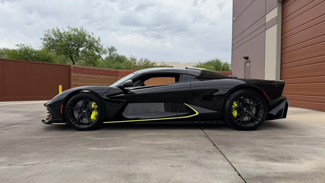 2026 Aston Martin Valhalla - Image 8 of 31