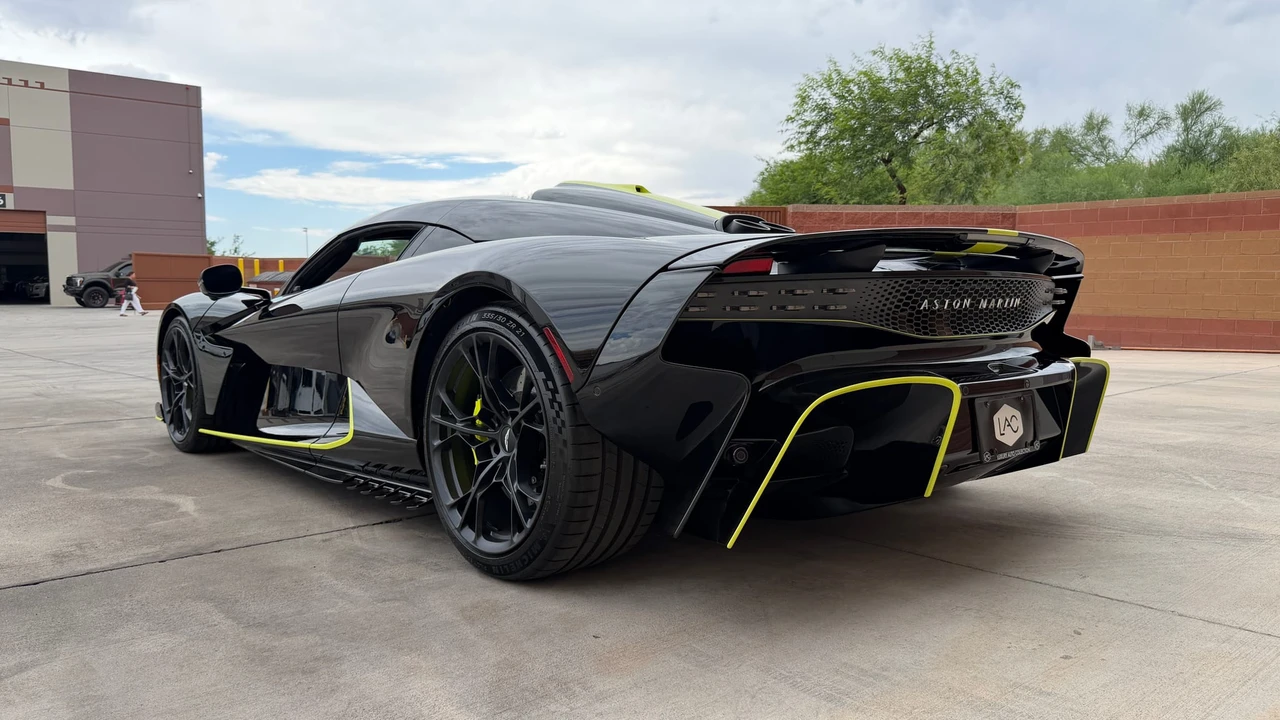 2026 Aston Martin Valhalla - Image 11 of 31
