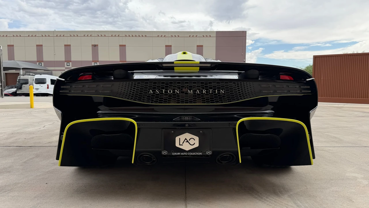 2026 Aston Martin Valhalla - Image 12 of 31
