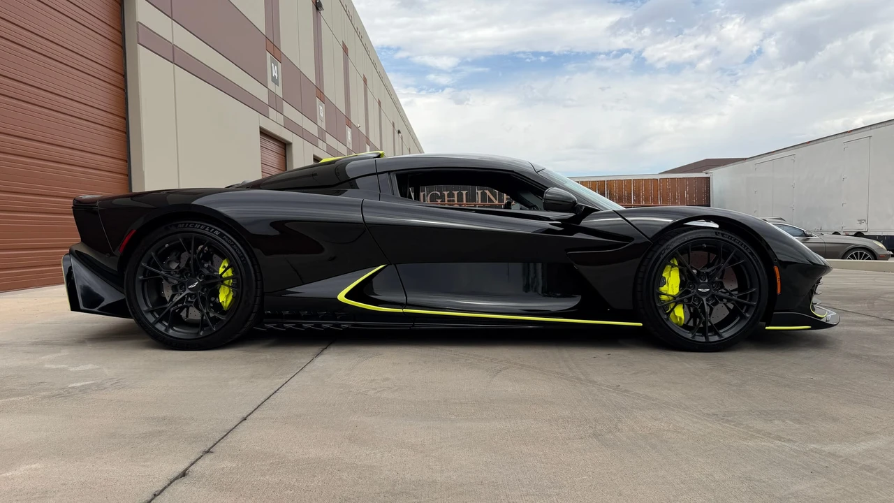 2026 Aston Martin Valhalla - Image 16 of 31