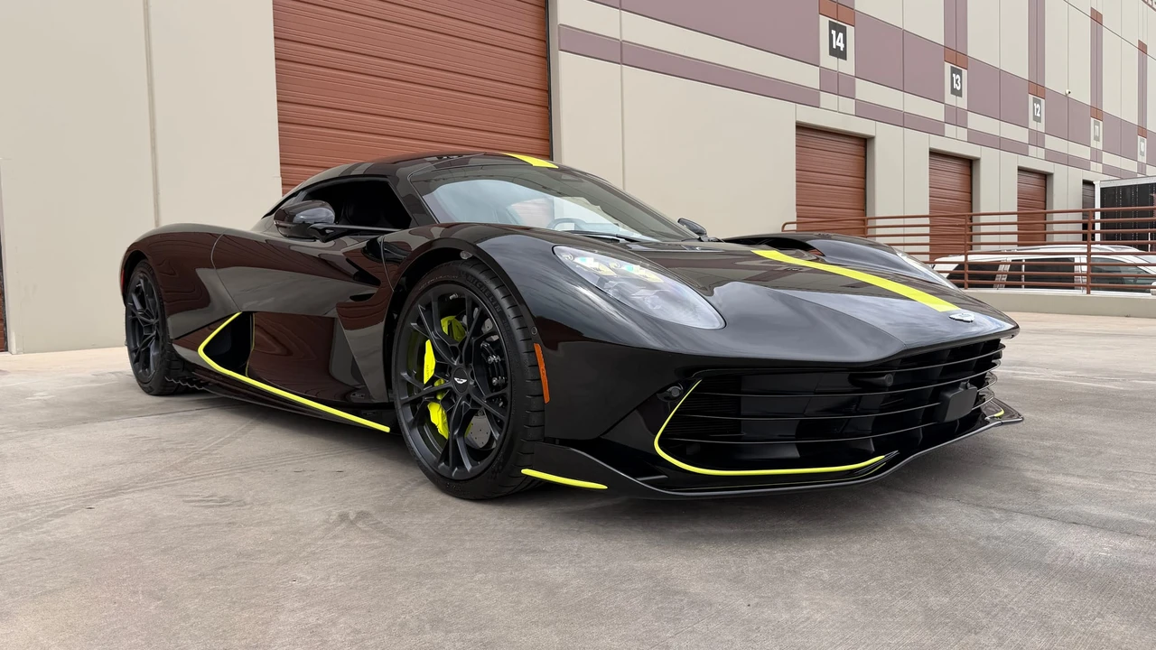 2026 Aston Martin Valhalla - Image 3 of 31