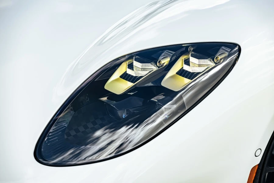 2026 Aston Martin Valhalla - Image 11 of 31