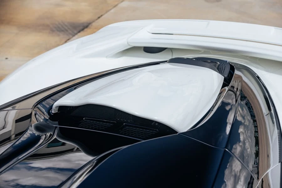 2026 Aston Martin Valhalla - Image 15 of 31