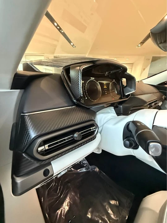 2026 Aston Martin Vanquish 3rd Gen - Image 11 of 21