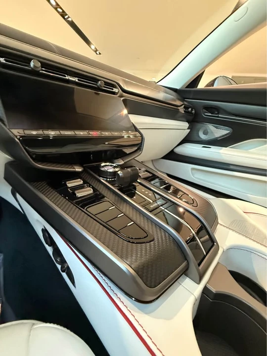 2026 Aston Martin Vanquish 3rd Gen - Image 19 of 21