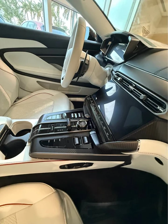 2026 Aston Martin Vanquish 3rd Gen - Image 16 of 21