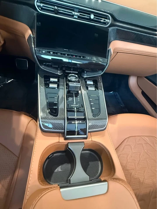 2026 Aston Martin Vanquish 3rd Gen - Image 15 of 20