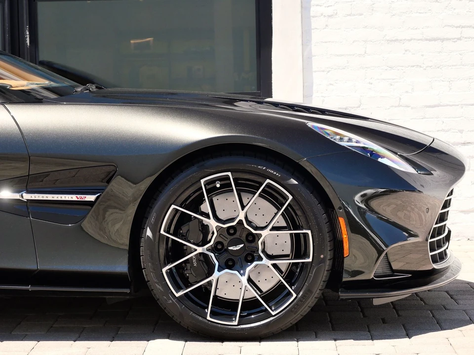2026 Aston Martin Vanquish 3rd Gen - Image 4 of 31