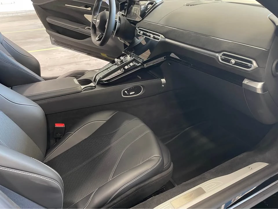 2026 Aston Martin V8 Vantage (2019+) - Image 9 of 20