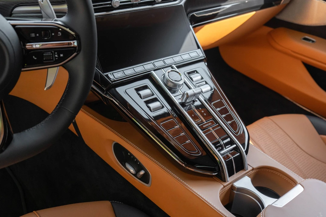 2026 Aston Martin V8 Vantage (2019+) - Image 13 of 21