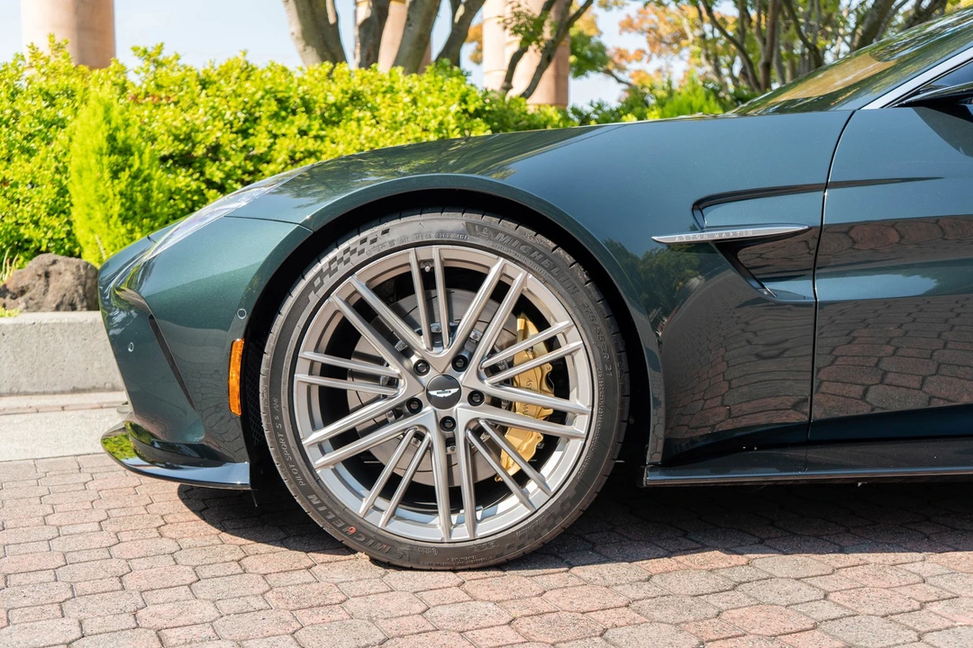 2026 Aston Martin V8 Vantage (2019+) - Image 3 of 21