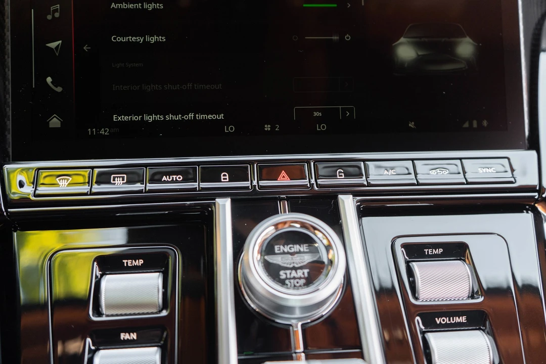 2026 Aston Martin V8 Vantage (2019+) - Image 17 of 21