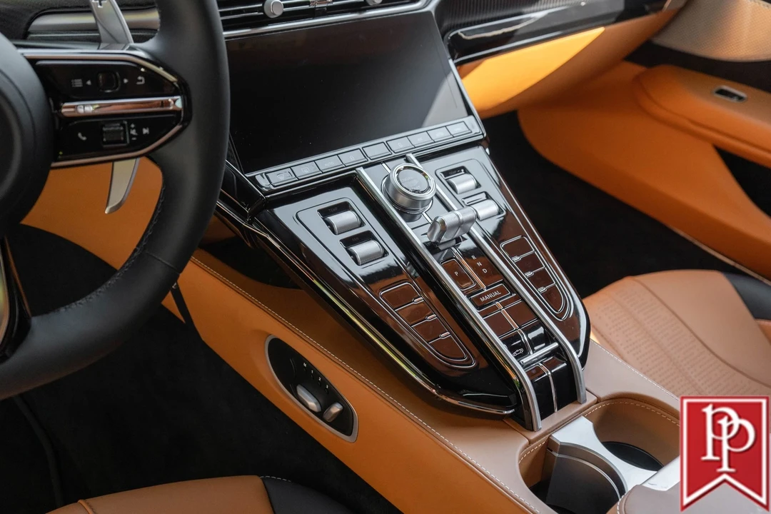 2026 Aston Martin V8 Vantage (2019+) - Image 13 of 21