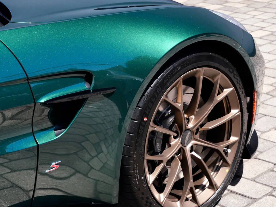 2026 Aston Martin Vantage - Image 9 of 27