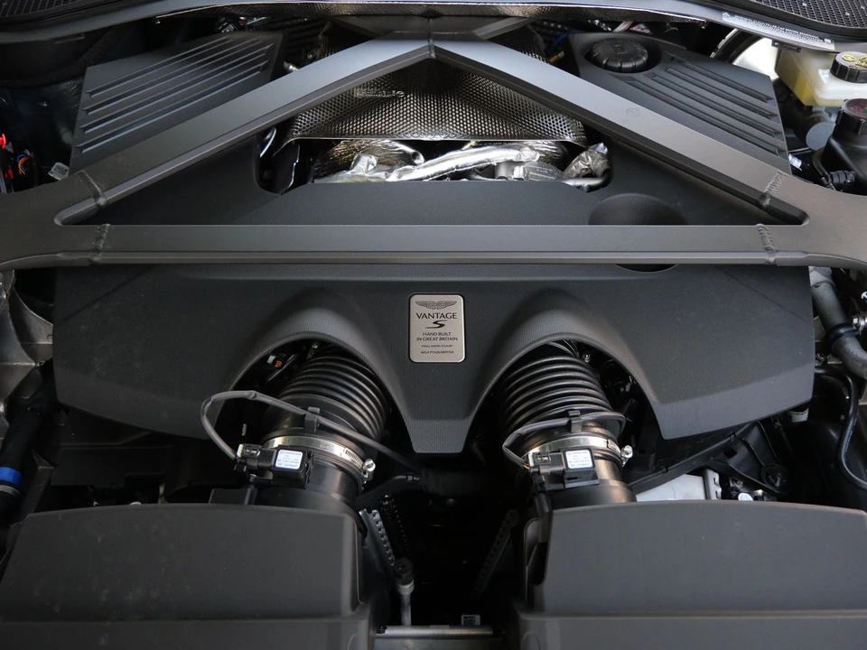 2026 Aston Martin Vantage - Image 26 of 27