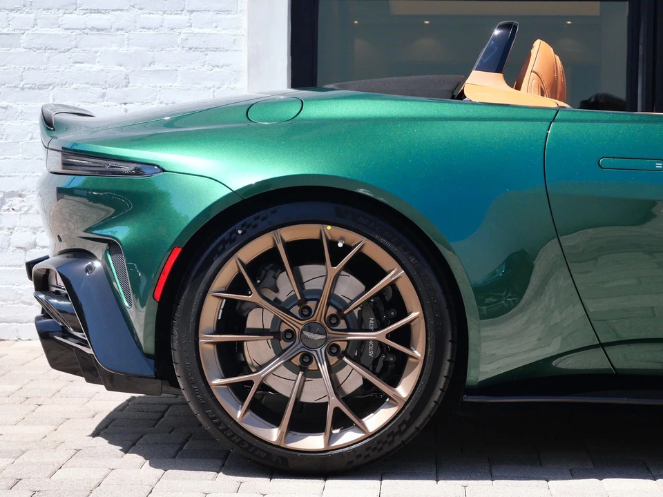 2026 Aston Martin Vantage - Image 18 of 27