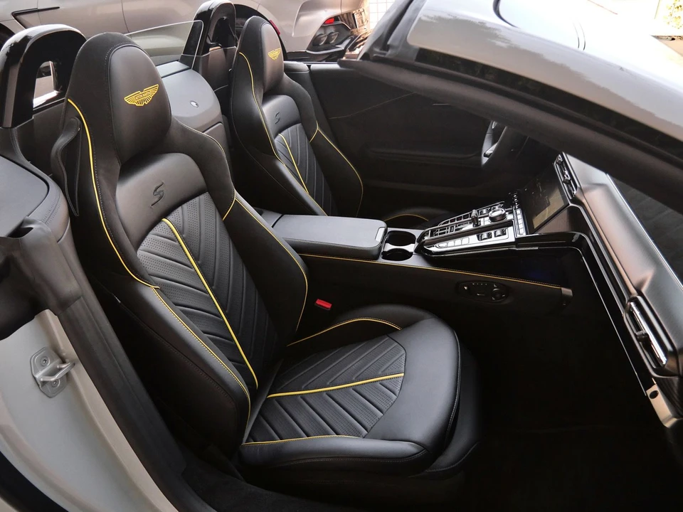 2026 Aston Martin Vantage - Image 12 of 28