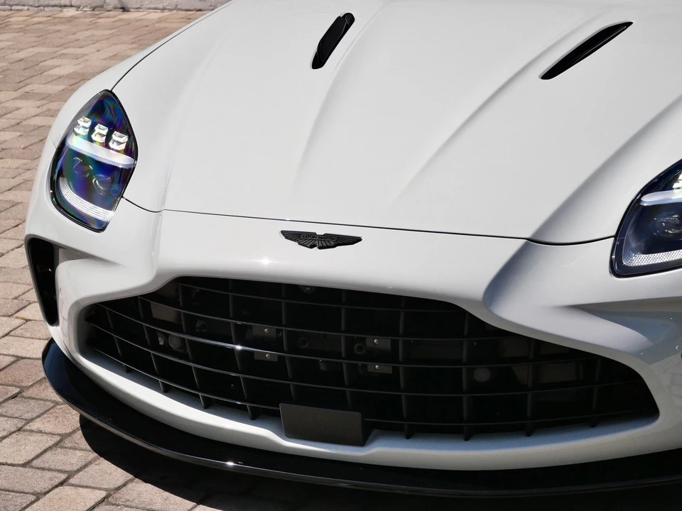 2026 Aston Martin Vantage - Image 16 of 28
