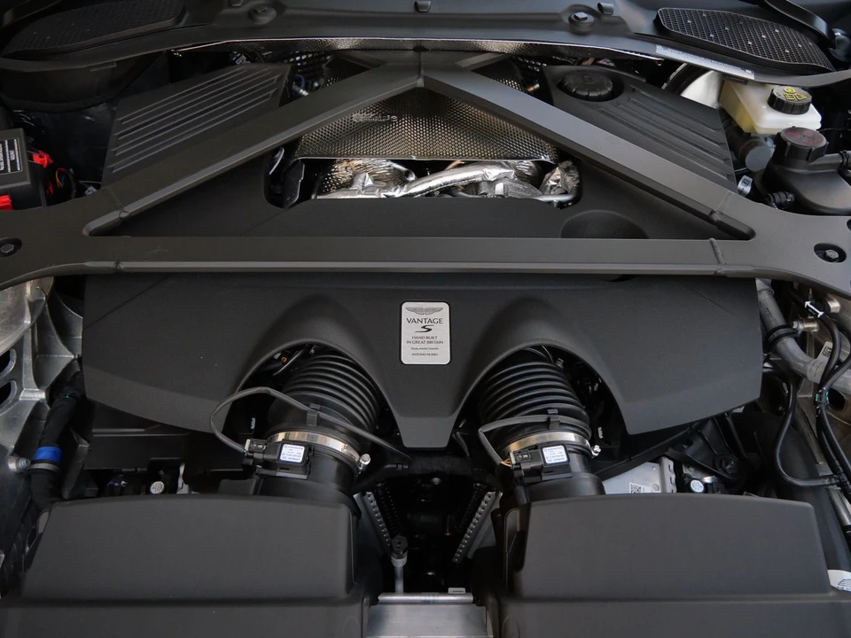 2026 Aston Martin Vantage - Image 27 of 28