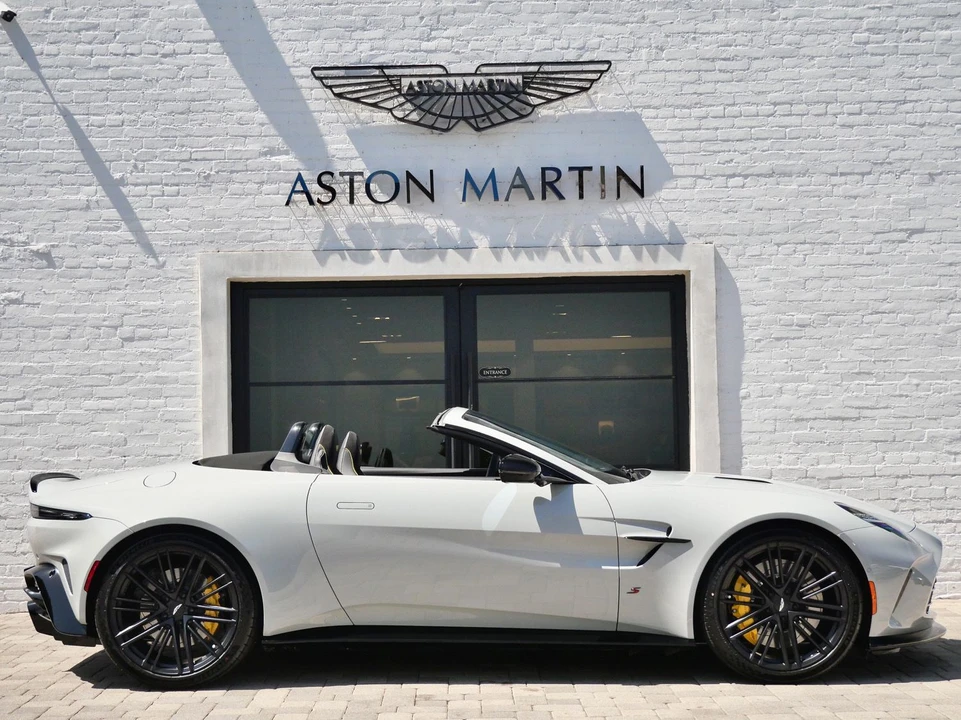2026 Aston Martin Vantage - Image 17 of 28
