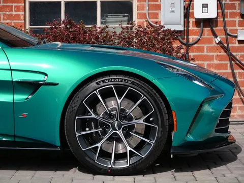 2026 Aston Martin V8 Vantage (2019+) - Image 4 of 25