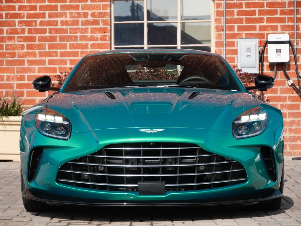 2026 Aston Martin V8 Vantage (2019+) - Image 7 of 25