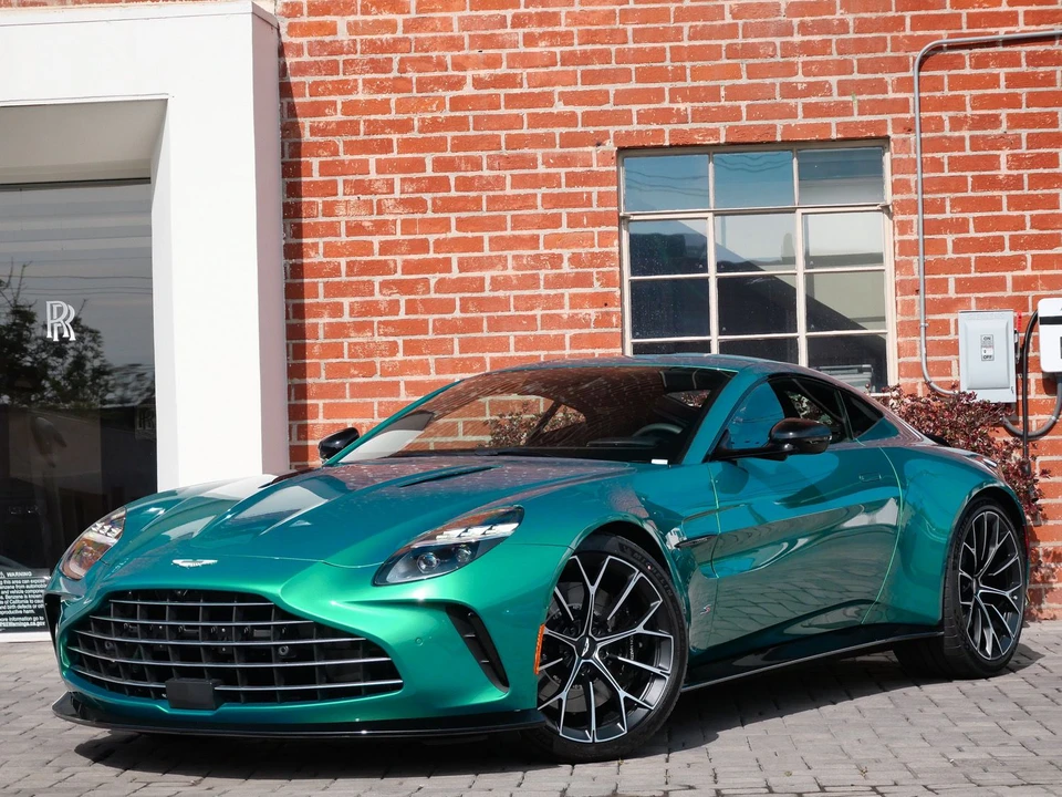 2026 Aston Martin V8 Vantage (2019+) - Image 16 of 25