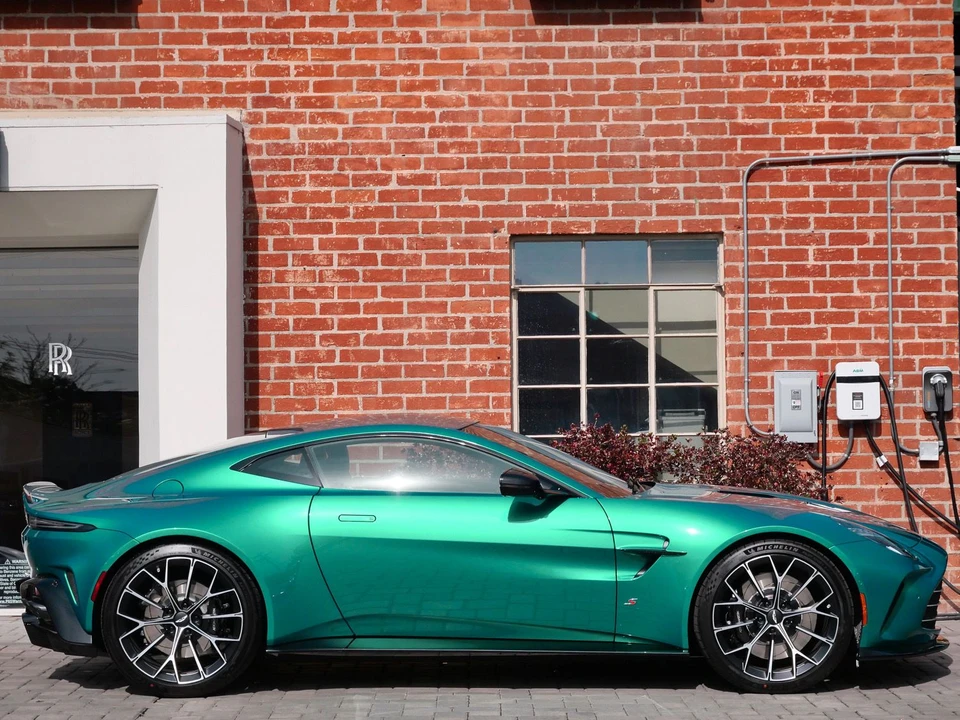 2026 Aston Martin V8 Vantage (2019+) - Image 14 of 25