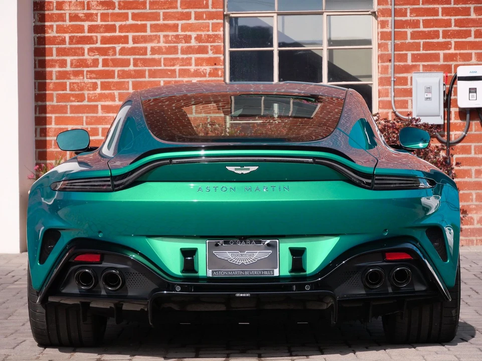 2026 Aston Martin V8 Vantage (2019+) - Image 17 of 25