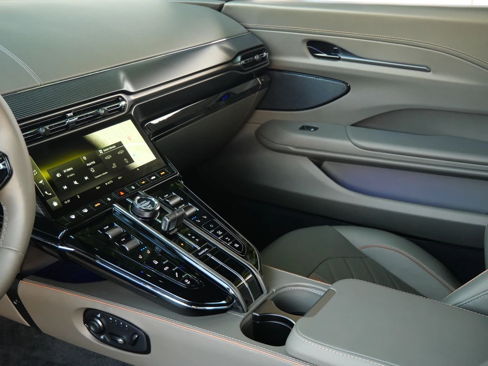 2026 Aston Martin V8 Vantage (2019+) - Image 10 of 27