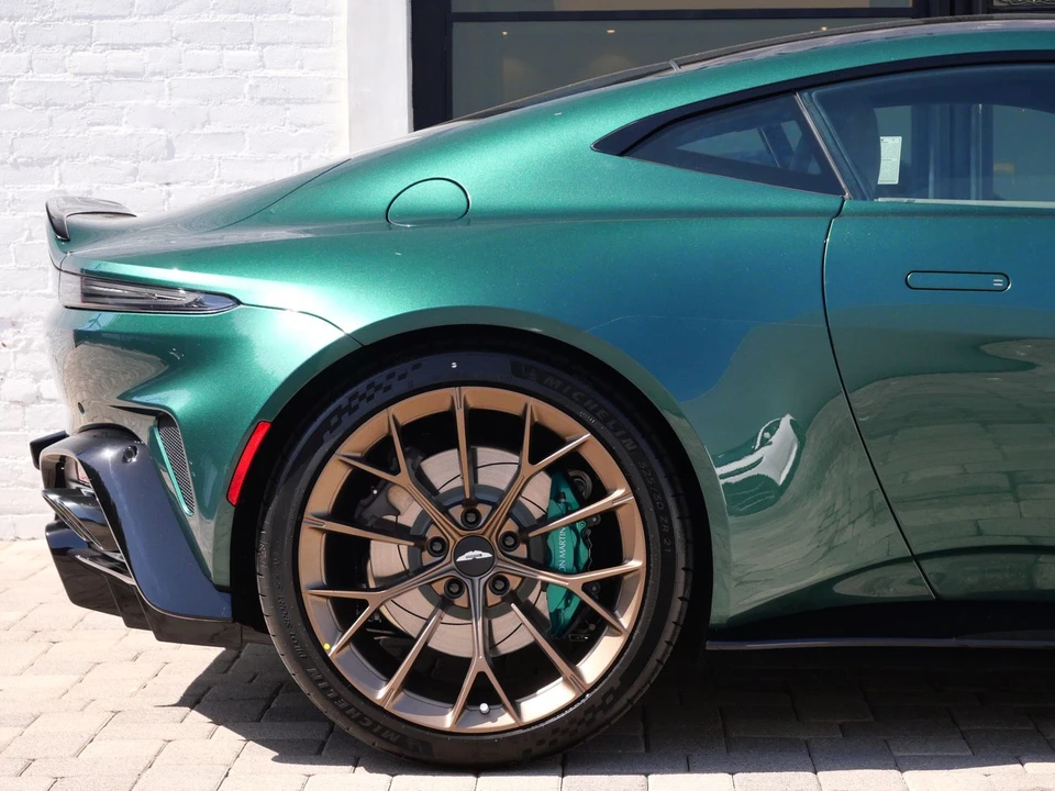 2026 Aston Martin V8 Vantage (2019+) - Image 17 of 27