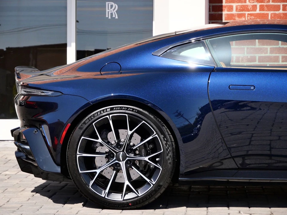 2026 Aston Martin V8 Vantage (2019+) - Image 16 of 25