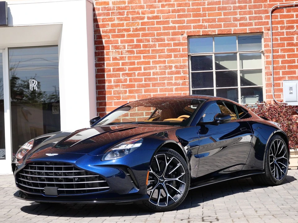 2026 Aston Martin V8 Vantage (2019+) - Image 17 of 25