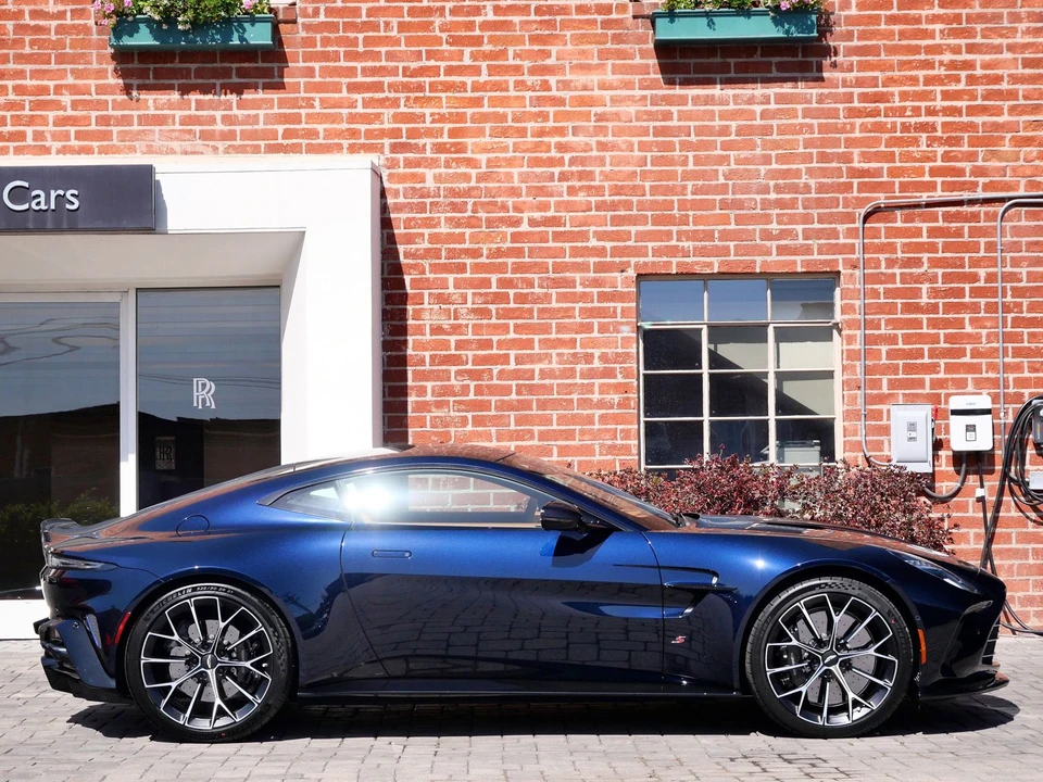 2026 Aston Martin V8 Vantage (2019+) - Image 15 of 25