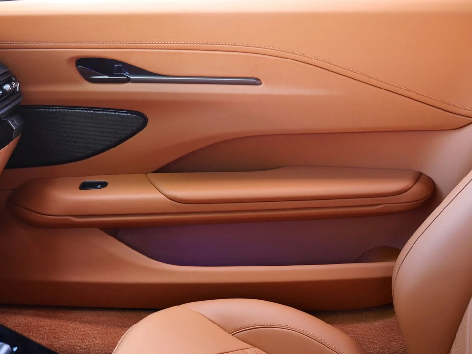 2026 Aston Martin V8 Vantage (2019+) - Image 20 of 25