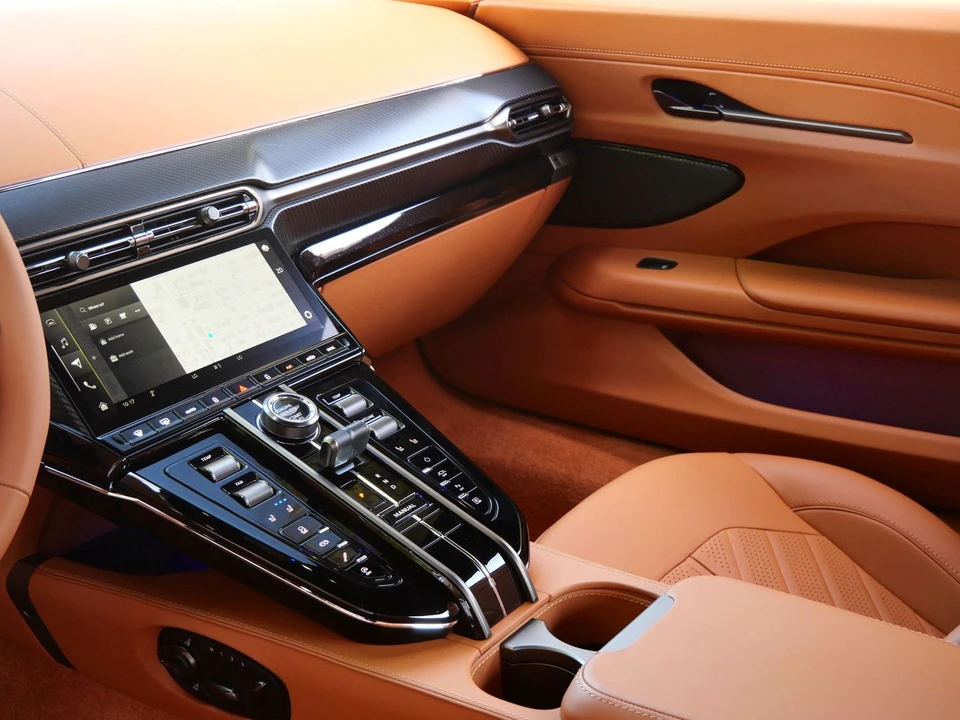 2026 Aston Martin V8 Vantage (2019+) - Image 10 of 25