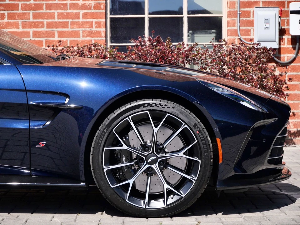2026 Aston Martin V8 Vantage (2019+) - Image 4 of 25