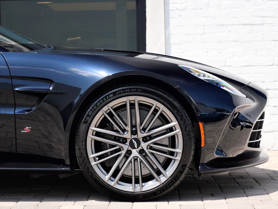 2026 Aston Martin V8 Vantage (2019+) - Image 4 of 26