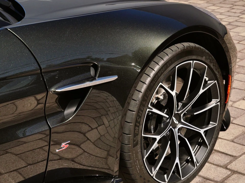 2026 Aston Martin V8 Vantage (2019+) - Image 9 of 27
