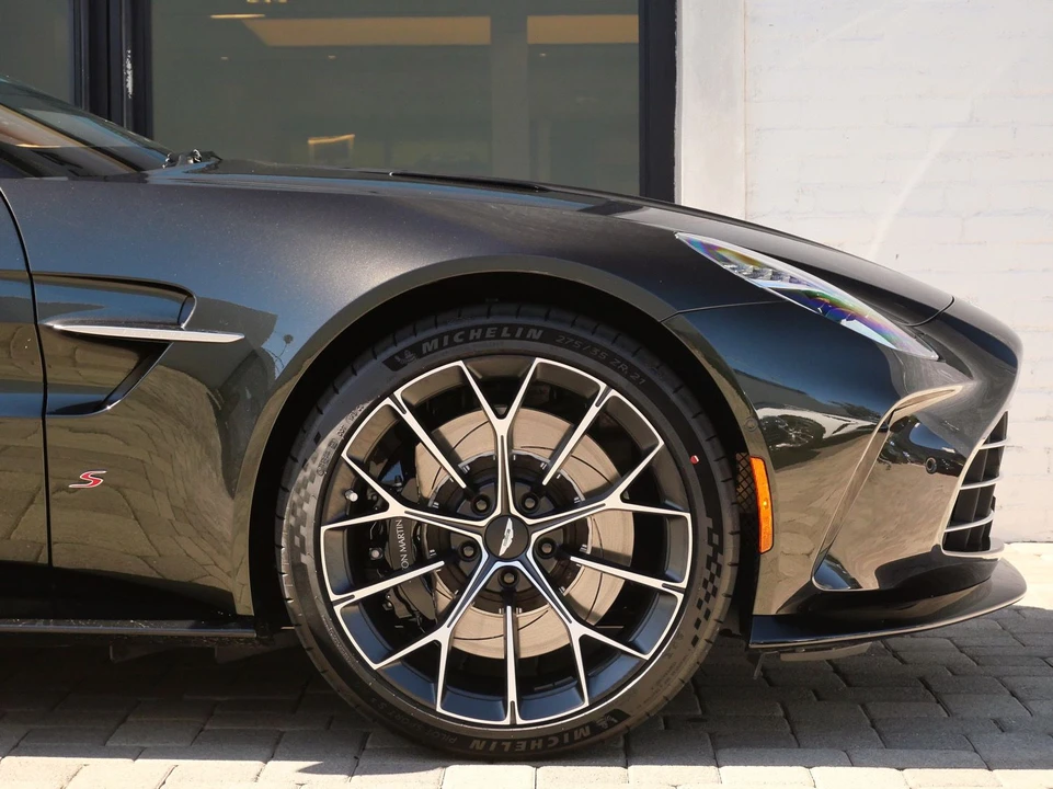 2026 Aston Martin V8 Vantage (2019+) - Image 4 of 27