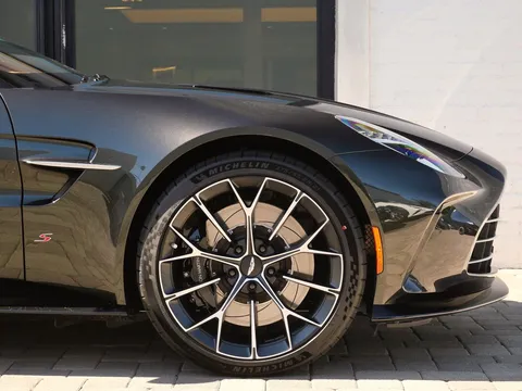 2026 Aston Martin V8 Vantage (2019+) - Image 4 of 27