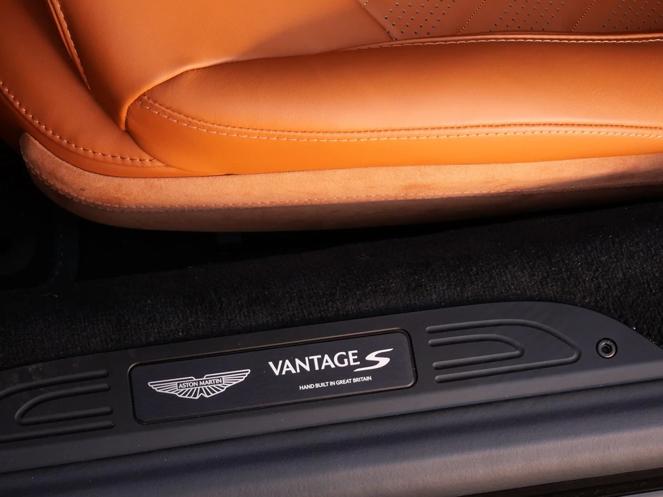 2026 Aston Martin V8 Vantage (2019+) - Image 16 of 27